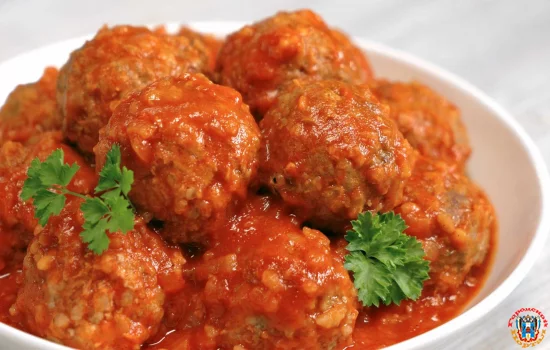 Тефтели мясные с рисом в томатной подливе